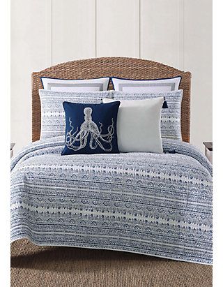 Florida Beach Condo, Coastal Blue Bedroom, Beach House Basement, Coconut Girl Room, Coastal Guest Room, King Size Bedspreads, Vacation Bahamas, Navy Blue Rooms, Kid Bedding