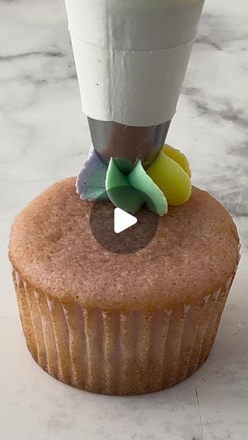 Lindsay Conchar on Instagram: "Rainbow Buttercream Recipe👉 https://www.lifeloveandsugar.com/conversation-heart-cupcakes/ How to make rainbow buttercream! You can use any colors you want for any holiday or theme. Easy to do and fun! #rainbowbuttercream #buttercreamfrosting #buttercream #frosting #frostingrecipe #lifeloveandsugar #lifeloveandsugarrecipe" Rainbow Cupcake Frosting, Icing Cupcakes Techniques, How To Pipe Icing On Cupcakes, Rainbow Cupcakes Frosting, Cupcake Icing Techniques, Valentines Cupcakes Decoration, Cupcake Frosting Techniques, Rainbow Buttercream, Life Love And Sugar