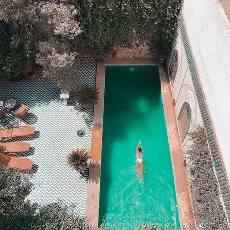 Moroccan Pool Area, Boho Courtyard, Moroccan Pool, Hamptons Pool, Moroccan Courtyard, Courtyard Pool, Moroccan Boho, Backyard Pool Landscaping, Morocco Travel