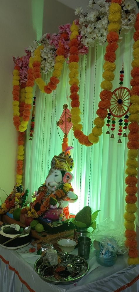 Ganpati At Home Snap, Ganesh Chaturthi Snapchat, Ganpati Story Ideas, Ganesh Chaturthi Snap, Simple Ganesh Decoration At Home, Ganesh Chaturthi Decoration At Home Simple, Ganesh Chaturthi Decoration At Home, Decoration Ganpati, Bappa Decoration