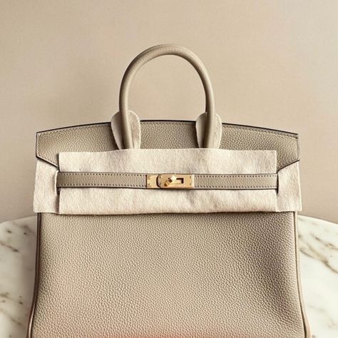 ✨Brand New✨ Birkin 25 Beige Marfa Togo GHW Stamp B Full Set ⛔️For customers outside the UAE, import duties and taxes imposed by the receiving country will be paid by the buyer through the carrier partner. ✅Lifetime Money Back Guarantee - return and refund at anytime the item is proven fake ✅Free shipping worldwide 🌎✈️ ✅We accept Amex, Mastercard, Visa (3.5% CC charge) ✅We accept PayPal +5% Fees ✅We accept Tabby, Tamara and Cashew split payments at no additional cost to you. Shop-a-Luxe - ... Birkin 25, Cashew, Full Set, Split, Stamp, Money, Brand New, Free Shipping