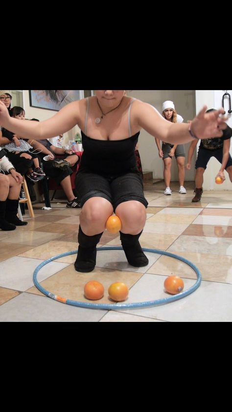 Outscord — Party Games on Instagram: “Using only their knees, players must pick up oranges off the ground and transfer them into a hula hoop across the room. If an orange is…” Hula Hoop Games For Adults, Thanksgiving Olympics, Hula Hoop Games, Kids Relay Races, Fun Games For Adults, Relay Games, Diy Party Games, Hoop Games, Funny Christmas Games