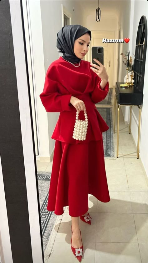 Hijabi Valentine Outfit, Red Dress Hijab Outfit, Hijab Dress Style, Red Dress Hijab, Modest Feminine Outfits, Classy Wedding Guest Dresses, Modest Evening Dress, Modern Hijab Fashion, Muslim Fashion Hijab Outfits