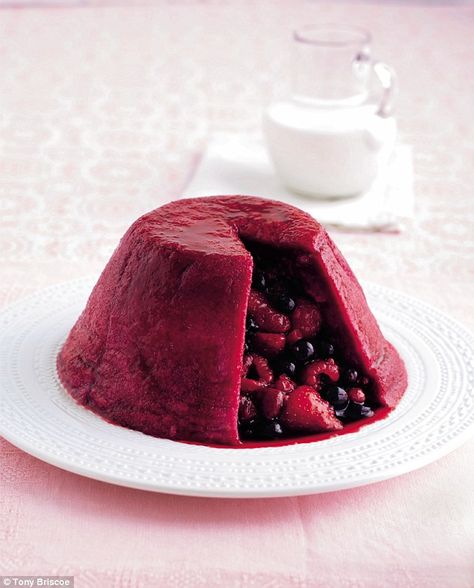 Summer Pudding, Fruit Pudding, Mary Berry Recipe, British Baking, Great British Bake Off, Mary Berry, Pudding Desserts, Summer Berries, English Food