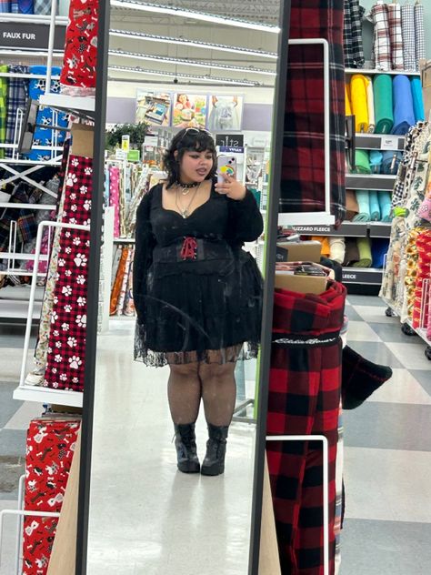 Alt Goth Outfits Plus Size, Plus Size Scene Outfits, Laneway Outfits, Chubby Alternative Fashion, Chubby Goth Girl, Plus Size Emo Outfits, Haircuts Of 2023, Plus Size Goth Fashion, Goth Outfits Aesthetic