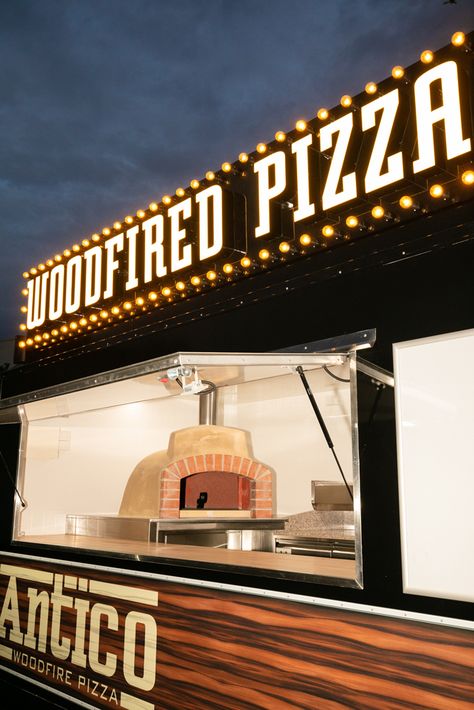 Italian Food Truck Design, Pizza Oven Restaurant, Woodfire Pizza, Pizza Takeaway, Foodtrucks Ideas, Woodfired Pizza, Pizza Oven Plans, Pizza Vans, Pizza Van