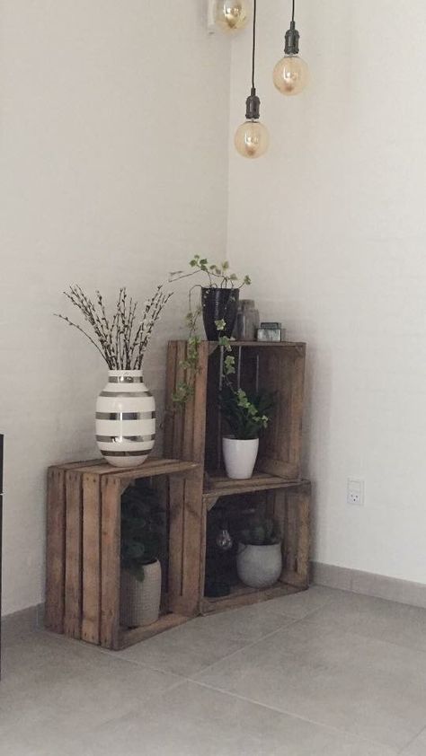 Wood Home Decoration, Corner Crates Ideas, Wood Crate Porch Decor, Wooden Crate Ideas Home Decor, Milk Crate Decor, Wood Crates Ideas, Crate Display Ideas, Crate Decor Ideas, Wood Crate Decor