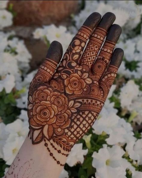 Mendhi Designs Simple Front Hand Unique, Latest Finger Mehndi Designs, Short Mehndi, Front Mehndi, Short Mehndi Design, Unique Henna, Simple Mehendi, Palm Mehndi Design, Front Mehndi Design