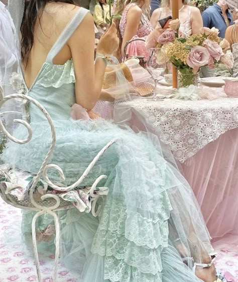 Maddie Hatter Aesthetic, Hatter Aesthetic, Ever After High Madeline Hatter, Shabi Chic, Maddie Hatter, Madeline Hatter, Prom Dress Trends, Fancy Nancy, Trends 2024