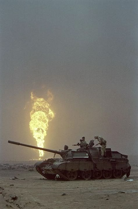 Aux Battle Pics, Tank Aesthetic, Operation Desert Storm, Military Aesthetic, Military Wallpaper, Army Pics, Desert Storm, Combat Art, Military Pictures