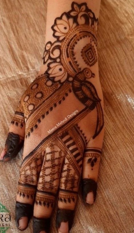 New Mahendi Design 2022 Unique Back Hand, Back Mahendiii Design, Mahendiii Design, Arabic Mehandi, Mehndi Designs 2018, Mehndi Designs For Kids, Simple Mehndi Designs Fingers, Engagement Mehndi Designs, Full Mehndi Designs