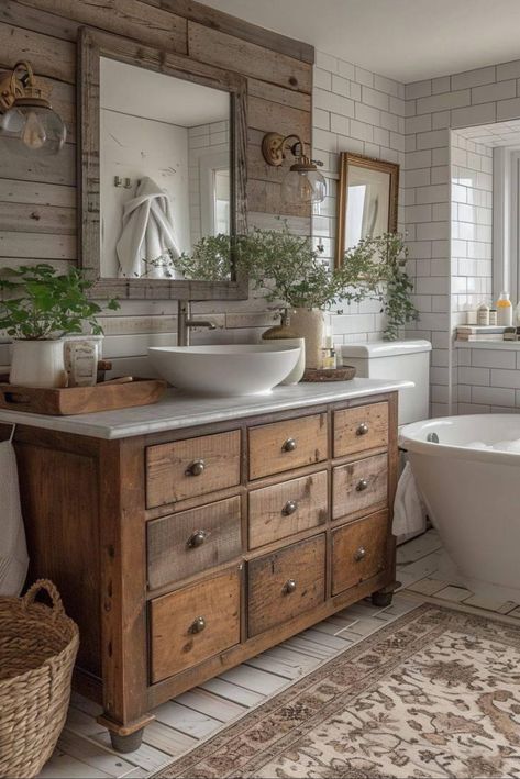 Makeover Kamar Mandi, Wood Mirrors, Freestanding Tubs, Vintage Bathroom Decor, Bathroom Farmhouse Style, Cottage Bathroom, Rustic Bathrooms, Bathroom Inspiration Decor, Bathroom Trends