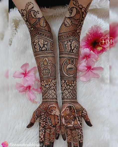 Haldi Cake Design For Bride, Mehandi For Wedding, Haldi Cake Design, Haldi Cake, Back Side Mehendi Design, Mehandi Hands, Mehandi Designs Latest, Mehandi Bride, Bride Mehandi