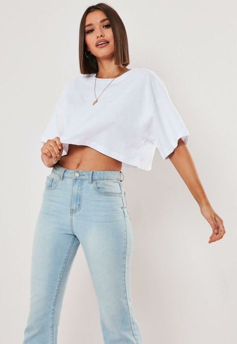 https://flic.kr/p/2k1Epmj | 486163de-tjf16465_01-552x800 | Summer Style And Outfit Ideas For Women At www.outfitway.com/blog/must-try-styling-trend-for-ladies-... Oversized Cropped Tshirt Outfits, Oversize Crop Top Outfit, Kaos Crop Top, Oversized Crop Top Outfit, Cropped Oversized Tshirt, Baggy Crop Top, Crop Top Styles, Layering Ideas, Crop Design