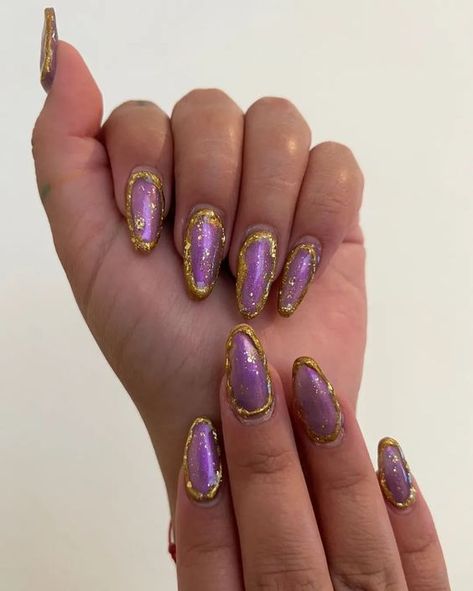 Purple And Golden Nails, Nails Shades Of Purple, Nails Purple And Gold, Purple And Gold Nails Designs, Gold And Purple Nails, Purple Gold Nails, Purple And Gold Nails, Md Nails, Nail Ideas For Winter