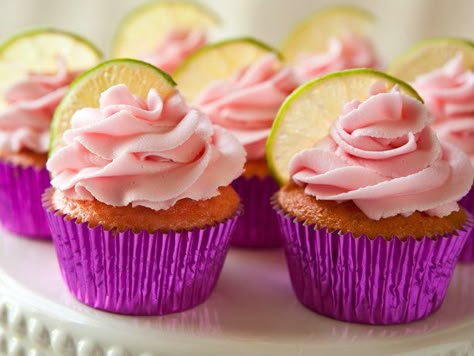 It’s 5 o’clock somewhere, right? This hip boozy dessert is a grownups-only treat that we’re sure will fly off the table at your next fiesta. The bottled drink mix goes right into the batter and the frosting for extra tart-sweet strawberry flavor. To make them suitable for kiddos, simply replace the tequila in the batter with more margarita mix (it’s nonalcoholic). Mayo Cupcakes, Strawberry Margarita Cupcakes, Adult Cupcakes, Lime Buttercream, Work Treats, Margarita Cupcakes, Boozy Cupcakes, Boozy Desserts, Strawberry Margarita