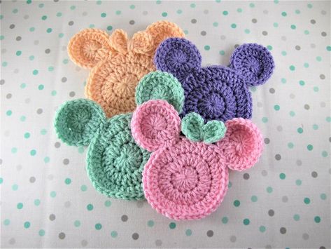 Disney Coasters, Yarn Coasters, Crochet Mickey Mouse, Disney Applique, Mickey Mouse Crafts, Crochet Baby Projects, Coasters Crochet, Crochet Applique Patterns Free, Mouse Crafts