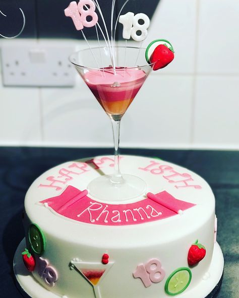 Cocktail themed Cake! Cocktail Themed Cake, Birthday Cake Cocktail, Birthday Cake Vodka, Martini Cake, Cake Vodka, Cocktail Images, Cocktail Cake, 18th Cake, Cocktail Theme