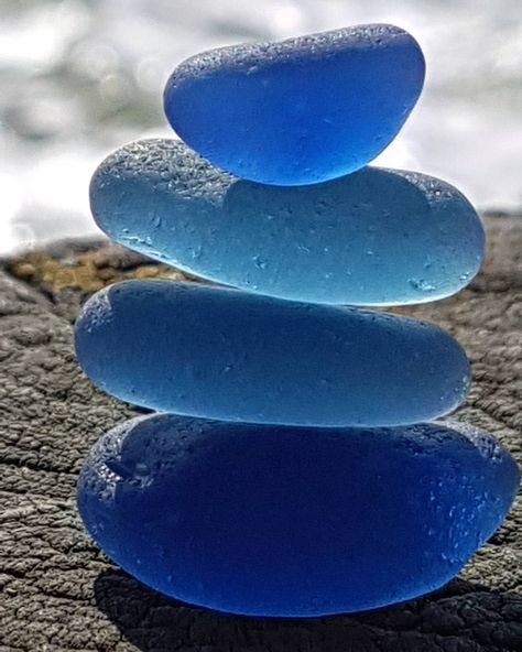 Su on Instagram: “Happy stackerday everyone 💙 #stackerday #stackerdayhappyday  #seaglass #seaglasslover #seaglasscrazy #iloveseaglass #seaglassaddict…” Clean Photos, Zen Stones, Beach Glass Jewelry, Sea Stones, Glass Pebbles, Earth Gift, Sea Glass Colors, Kind Of Blue, Better Late Than Never