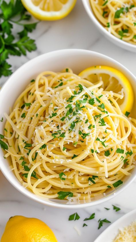 Lemon Spaghetti - Frau Virtin Italian Pastas, Lemon Spaghetti, Spaghetti Salad, Salmon Pasta, Parmesan Pasta, Lemon Basil, Zucchini Fritters, Spaghetti Bolognese, Easy Italian