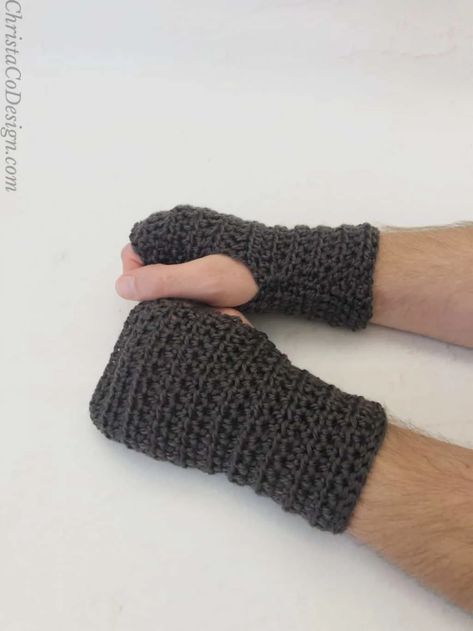 Men's Fingerless Gloves Free Crochet Pattern - ChristaCoDesign Crochet Hand Warmers, Crochet Fingerless Gloves Free Pattern, Crochet Wrist Warmers, Gloves Diy, Beau Crochet, Fingerless Gloves Crochet Pattern, Crochet Leg Warmers, Glove Pattern, Crochet Gloves Pattern