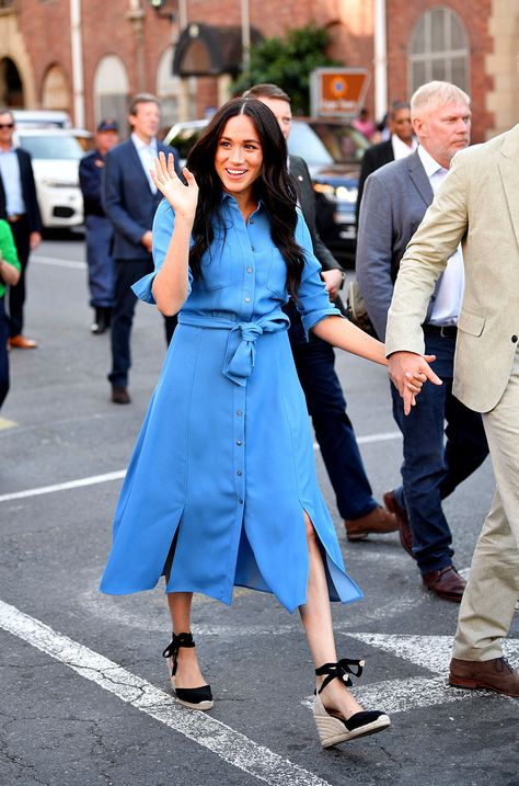 Meghan Markle in a blue dress by Veronica Beard with Castaner espadrille wedges on a trip to Cape Town, South Africa.  #meghanmarkle #veronicabeard #bluedress Castaner Espadrilles Outfit, Espadrilles Outfits, Espadrilles Outfit, Wedges Outfit, Meghan Markle Outfits, Africa Day, Castaner Espadrilles, Color Outfits, Blue Shift Dress