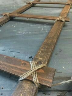 Farmhouse Ladder, Primitive Bathrooms, Diy Ladder, Rustic Ladder, Diy Blanket Ladder, Primitive Homes, Into The Wood, Diy Simple, Primitive Decorating Country