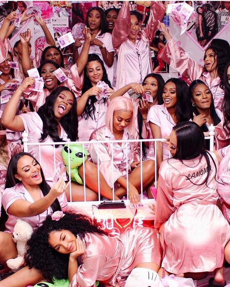 RFABULOUS 🇯🇲🌸 on Instagram: “Did someone say ” REAL ASS QUEENS ” YEP BUNCH OF BADDIES. 🌸💖💁‍♀️🏽👸 Pink Pj and robes @prettylittlething @lanoixehair Picture taken by…” Pyjama Party Ideas Adults Outfit, Pajama Jam Party For Adults, Girls Night Pajama Party Outfit, Adult Pajama Party Outfit, Matching Pajamas Friends Sleepover Black, Pajama Party Aesthetic, Pajama Party Outfit Ideas, Adult Pajamas Party, Pajama Party Outfit