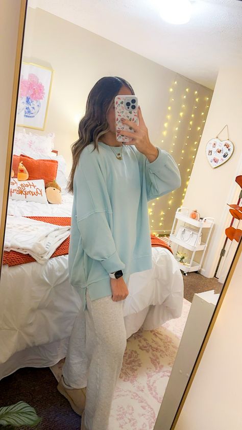 #fall #fashion #dresstoimpress #aesthetic #coquette #sweats #loungewear #uggs Cute School Fits Comfy, School Outfits Comfy Lazy Days, Cute Comfy Fall Outfits Lazy Days, Lazy Country Outfits, Kaitlyn Johnson Outfits, Simple Comfy Outfits For School, Lazy Day Outfits Fall, Cozy School Outfits Lazy Days, B Day Outfits