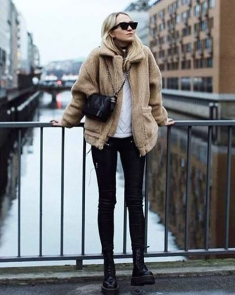 9 Ways To Style This Season's Must-Have Sherpa Coat – Amodrn Teddy Jacket Outfit, Sherpa Jacket Outfit, Coat Street Style, Sherpa Coat, French Girl Style, Jacket Outfit, Mode Inspo, Sherpa Jacket, Coat Outfits