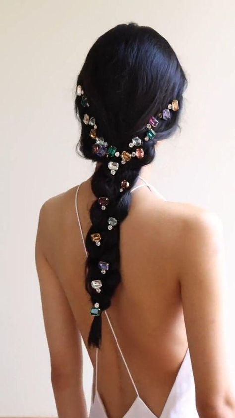 Flowers In Her Hair, Hair Jewels, روتين العناية بالبشرة, Aesthetic Hair, Hairstyle Ideas, Up Hairstyles, Hair Jewelry, Hair Looks, Hair Hacks