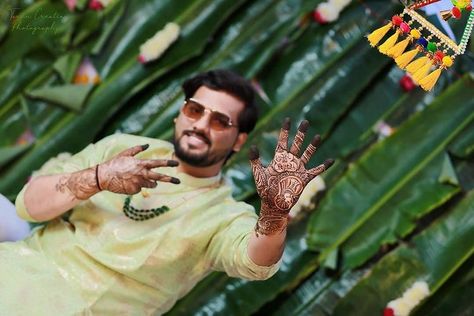 Interesting Groom Mehendi Ideas You Will Totally Love Groom Mehndi Photoshoot, Groom Mehandi Photoshoot, Mehandi Poses For Groom, Dulha Mehandi Pose, Groom Mehendi Photoshoot, Mehndi Poses For Groom, Groom Mehndi Poses, Groom Mehendi Poses, Groom Mahendi Design