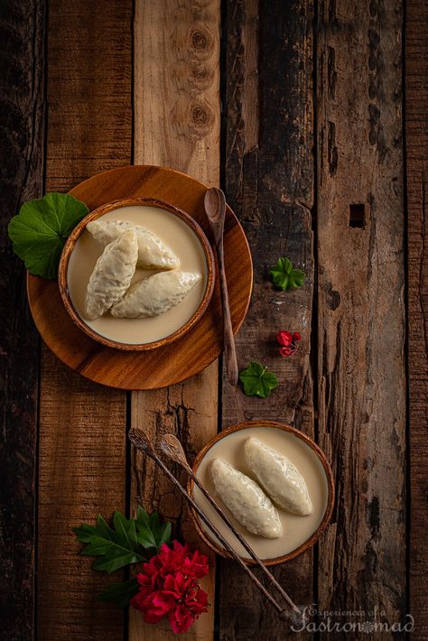 Dudh Chitoi Pitha is a traditional sweet and creamy bengali dessert.This dish is one of the best comfort foods to be had in winter. Bhogali Bihu, Assamese Food, Straw House, Bengali Food, Tasty Recipes Videos, Makar Sankranti, Cardamom Powder, Best Comfort Food, Grated Coconut