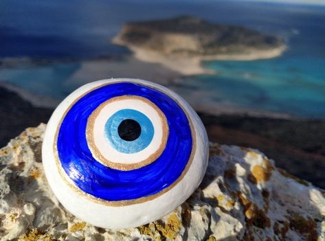 Evil Eye Stone Painting, Evil Eye Rock Painting, Greek Decor, Evil Eye Art, Aboriginal Dot Painting, Mosaic Rocks, Stone Art Painting, Rock Painting Ideas Easy, Rock Painting Patterns