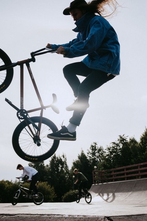 Free A Man Riding a BMX Bicycle Stock Photo Bmx Tricks, Bike Tricks, Bike Hacks, Bmx Bicycle, Bmx Bike, Man Set, Bmx Bikes, Action Sports, Skate Park