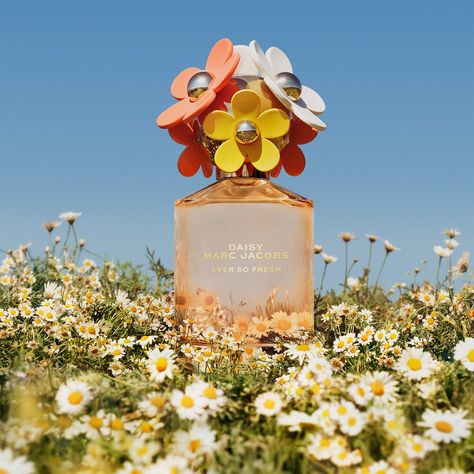 Marc Jacobs Perfume, Daisy Eau So Fresh, Marc Jacobs Daisy, Long Lasting Perfume, Luxury Cosmetics, Dior Addict, So Fresh, Fragrance Collection, Floral Scent