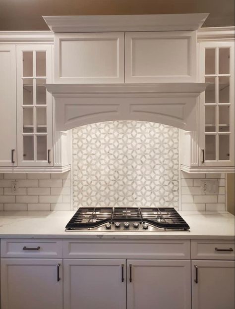 Mosaic Tile In Kitchen, Waterfall Backsplash, Basket Gift Ideas For Boyfriend, Fun Backsplash, Modern Farmhouse Kitchen Backsplash, Farmhouse Kitchen Backsplash Ideas, Kitchen Hood Design, Basket Home Decor, Gas Ranges