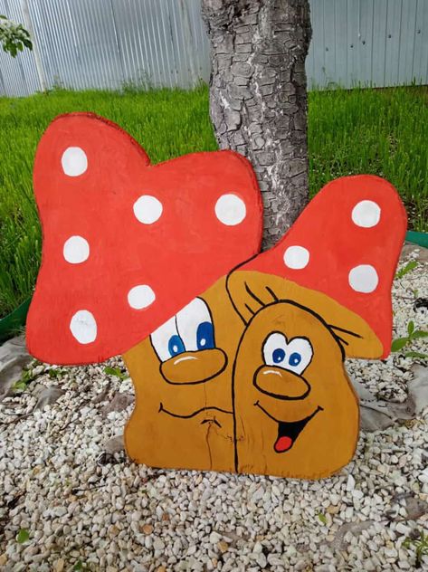 Diy Wood Garden Decor, Wooden Garden Ornaments, Paint Garden Pots, Wood Log Crafts, Spring Wood Crafts, Wooden Toys Diy, Homemade Bird Houses, Wood Yard Art, Garden Art Ideas