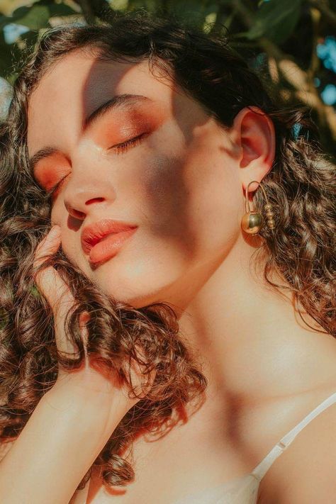 High Fashion Makeup Editorial, Modern Wedding Earrings, Bridal Statement Earrings, High Fashion Makeup, Makeup Photo, Arch Shape, Applying Makeup, Daughter Christmas, Golden Goddess