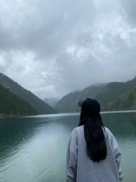 Lake Aesthetic Pictures, Lake Photo Ideas Instagram, Lake Pictures Aesthetic, Lake Poses, My Future Life, Nature Rain, Travel Pose, Lake Girl, Alone Photography