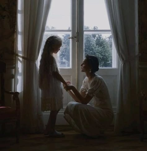 Royal Siblings Aesthetic, Parenthood Aesthetic, Mother And Daughter Aesthetic, Arte Peculiar, Fotografi Vintage, Princess Aesthetic, Jolie Photo, Pose Reference Photo, Future Family