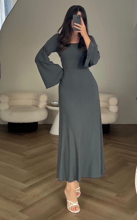 Casual Long Dresses, Modest Casual Outfits, Vintage Long Dress, Elegant Outfit Classy, Modesty Outfits, Cute Modest Outfits, Ribbed Maxi Dress, Modest Dresses Casual, Fancy Dresses Long