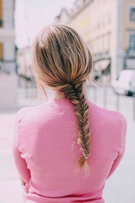 28 Summer Hairstyles That Will Put Your Spiral Hair Ties to Good Use #summer #hairstyles #hair #spiralties Bobble Hairstyles, Hairstyles Tied, Tied Up Hairstyles, Fishbone Braid, Spiral Hair Ties, Pretty Headbands, Easy Hairstyles For School, Popsugar Beauty, Elegant Updo