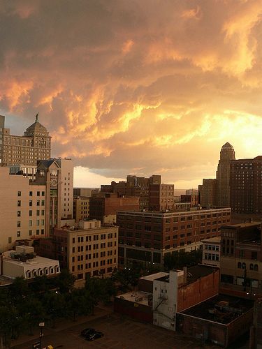 Buffalo, NY sunset pictures | Buffalo, NY : Buffalo N.Y sunset Beautiful l!!!! Buffalo Ny Aesthetic, Hobbies Aesthetic, Buffalo City, Kenny South Park, Breaking Barriers, Sunset Beautiful, Buffalo New York, Native Garden, Best Places To Live