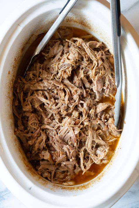 An easy crock pot pulled pork recipe that tastes like smoky southern pit barbecue! Plus, it only takes 5 ingredients to make this barbecue recipe. Pulled Pork Crock Pot Recipes Easy, Pulled Pork Crock, Slow Cooker Pulled Pork Sandwiches, Smoked Pulled Pork Recipe, Pulled Pork Recipe Slow Cooker, Crock Pot Pulled Pork Recipe, Pork Crockpot Recipes, Mini Hamburgers, Pulled Pork Recipe