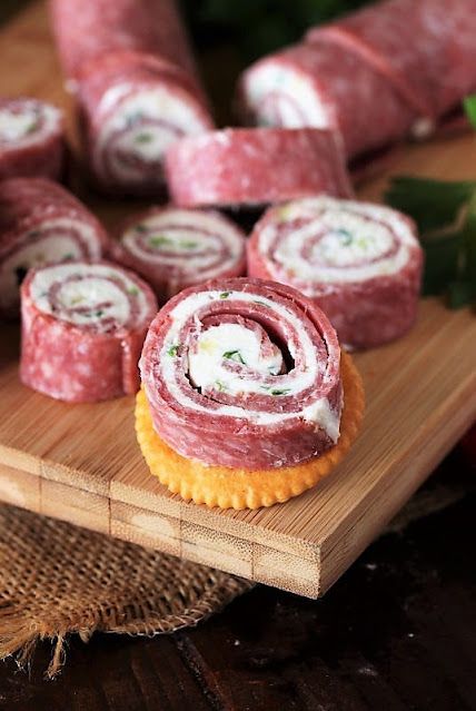 Salami Cream Cheese, Salami Rolls, Ham Roll Ups, The Kitchen Is My Playground, Keto Sandwich, Cream Cheese Roll Up, Pineapple Ham, Cheese Roll, Cream Cheese Rolls