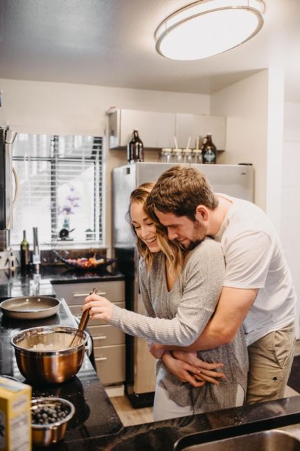 10 Romantic At Home Date Ideas To Keep The Sparks Alive - Society19 Lifestyle Photography Couples, At Home Dates, Home Photo Shoots, Romantic Couples Photography, How To Make Pancakes, Relationship Goals Pictures, Photo Couple, Couple Photography Poses, Couples In Love