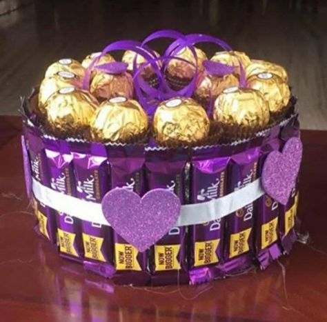 Big Chocolate, Pink Basket, Chocolate Hampers, Candy Cakes, Plate Decor, Dairy Milk, Diy Crafts For Gifts, Candy Shop, Chocolate Box