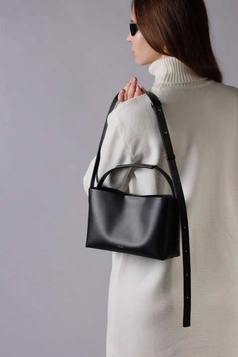 Bag Photoshoot, Minimal Bags, Leather Bag Design, Photography Bags, Street Style Bags, Leather Bag Pattern, All Black Fashion, Vegan Bags, Cross Bag