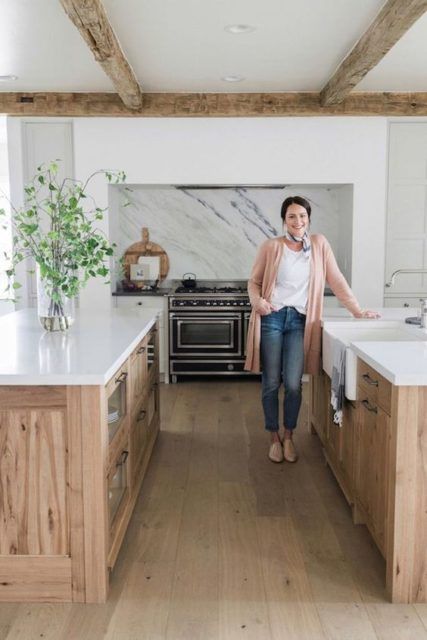 Kitchen Inspiration Kitchen With Big Island, Custom Kitchen Island, Casa Country, Farmhouse Remodel, Uk Kitchen, Built In Cabinets, Farmhouse Style House, Counter Tops, Kitchen Style